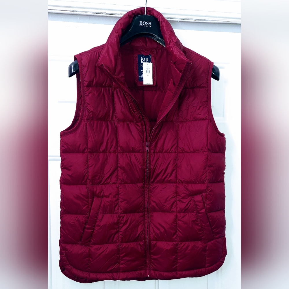 GAP RECYCLED LIGHTWWIGHT PUFFER MEN'S BURGUNDY/BEETS NYLON VEST SIZE M NWT $70